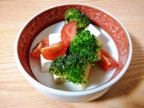 ブロッコリーと豆腐とミニトマトのサラダ